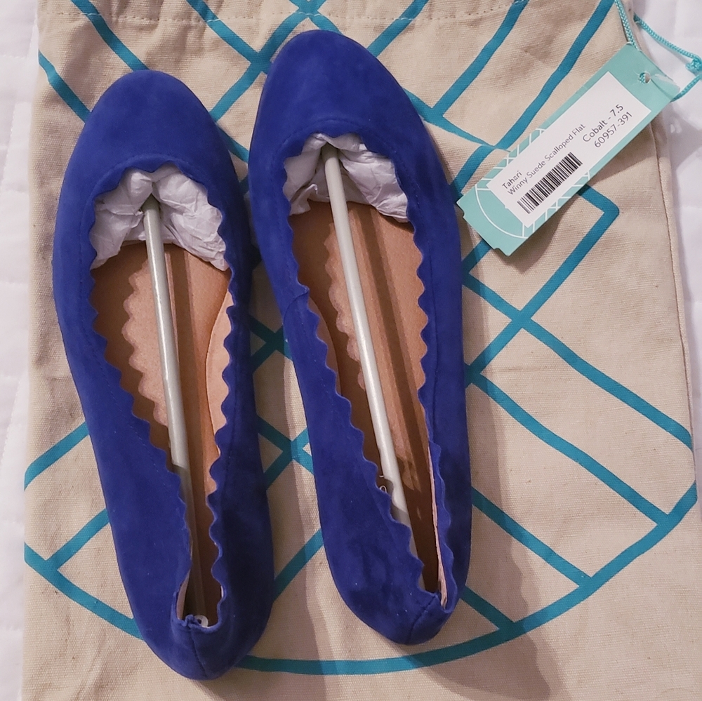 Tahari NWT Size 7.5 Winny Suede Scalloped Flats